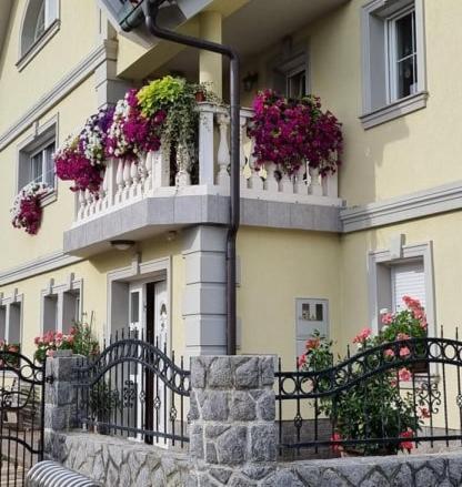 Apartment Sneznik Stari Trg pri Lozu Buitenkant foto